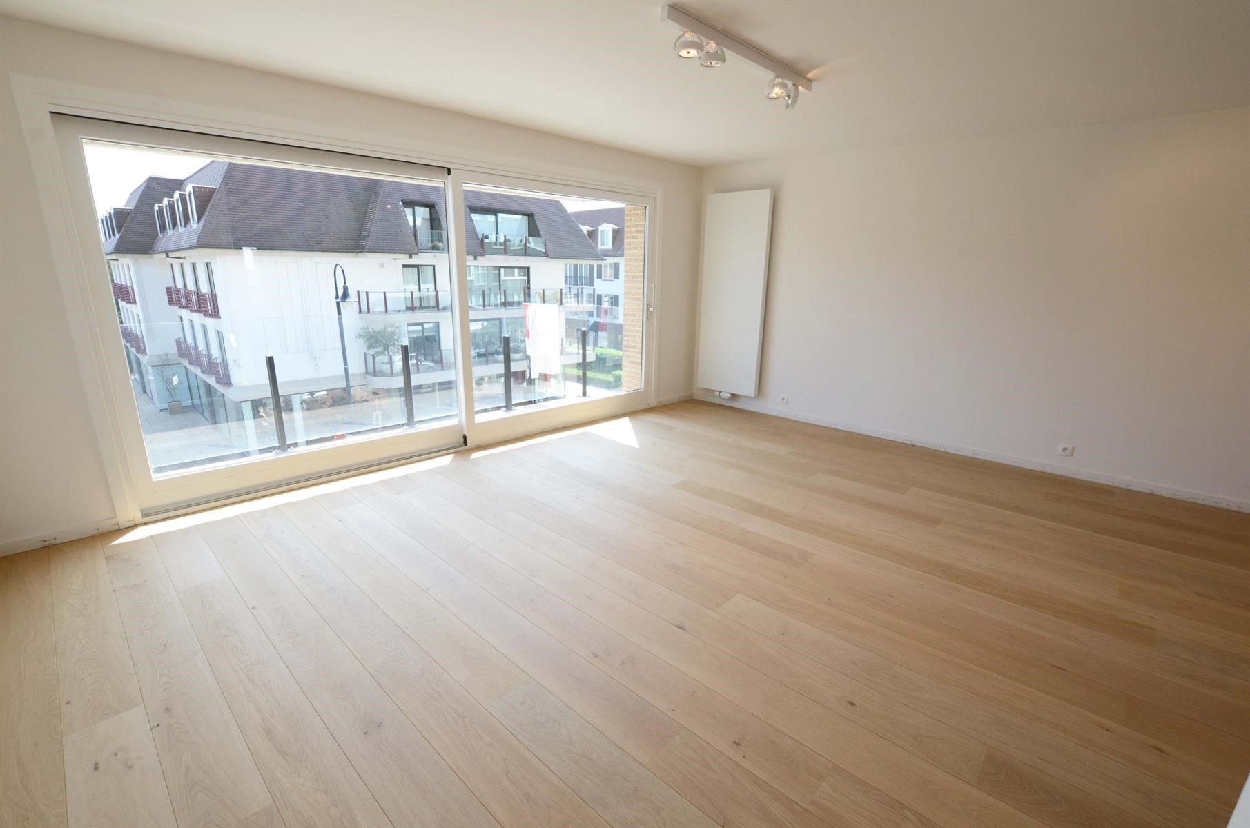 Prachtig recent appartement gelegen in hartje Zoute! foto 4