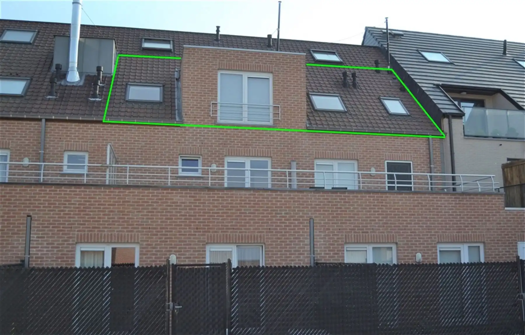Dakappartement gelegen aan de rand van Waregem met 2 slaapkamers foto 3