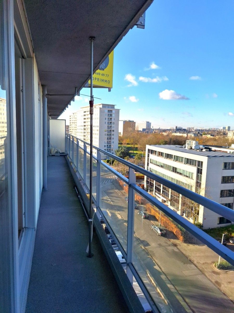 Instapklaar appartement met 2 slaapkamers, terras en autostaanplaats foto 2