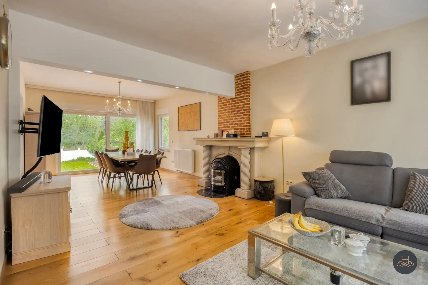 Hoogwaardig afgewerkte, ruime gezinswoning op toplocatie foto {{pictureIndex}}