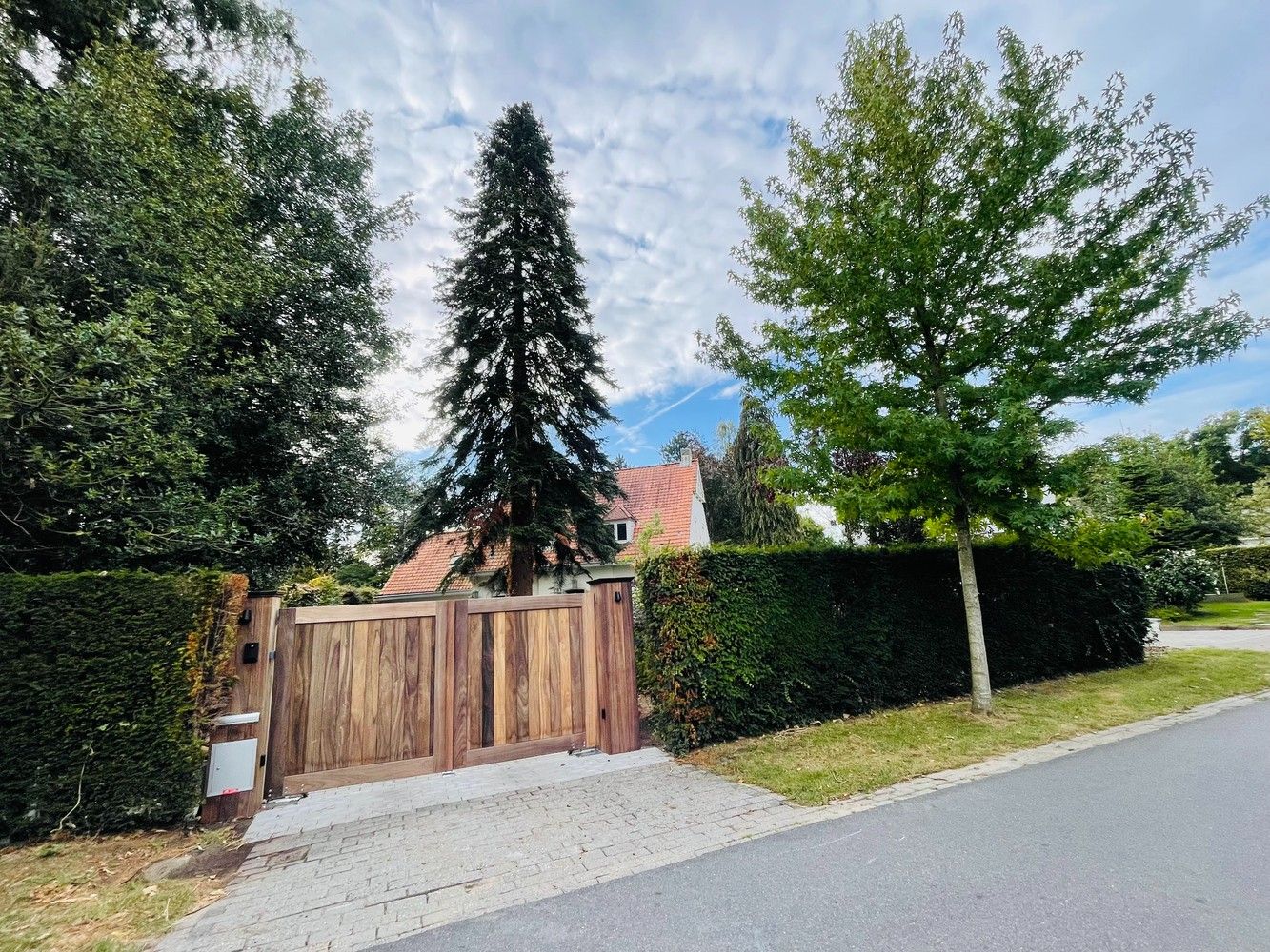 Brugge Sint-Andries, residentiële ligging, in rustige groene omgeving,  ruime lichtrijke degelijk gebouwde villa, 4 slpks, bureel en oprit op perceel van 3435 m², in groene oase van rust en privacy. Uitzonderlijk mooi  aanbod   ! foto 14