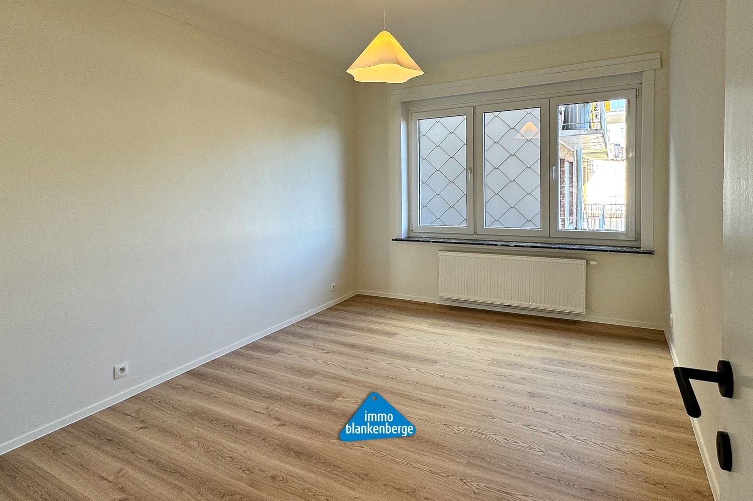 Modern Gerenoveerd Appartement met 2 Slaapkamers foto 13