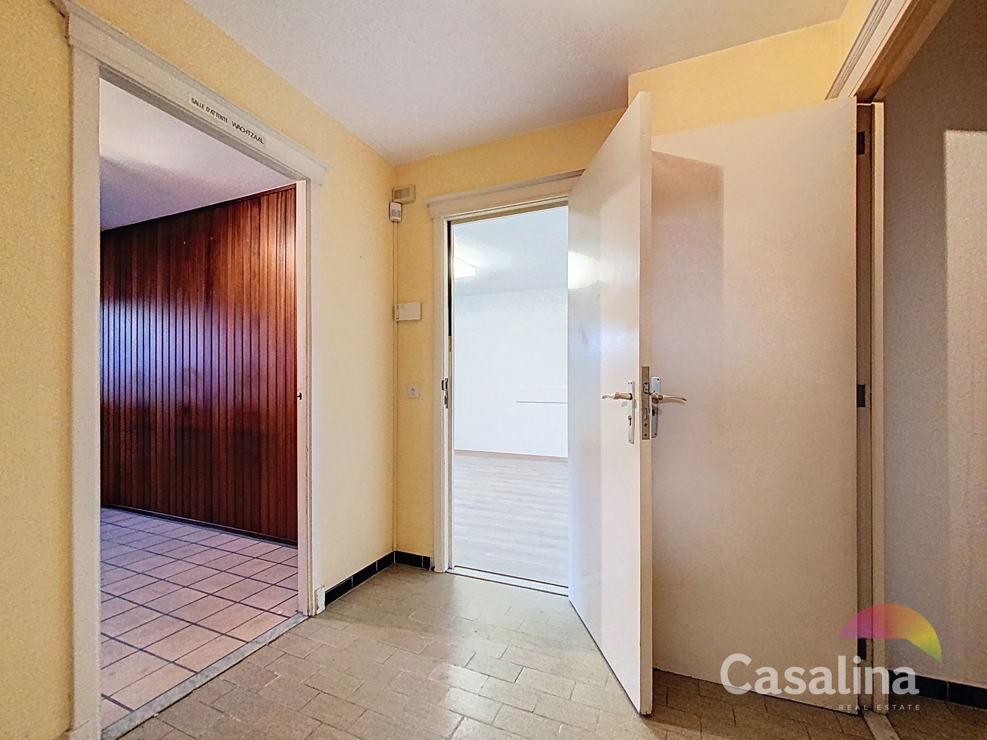 Een gelijkvloerse kantoor, te renoveren van ± 34 m² foto 4