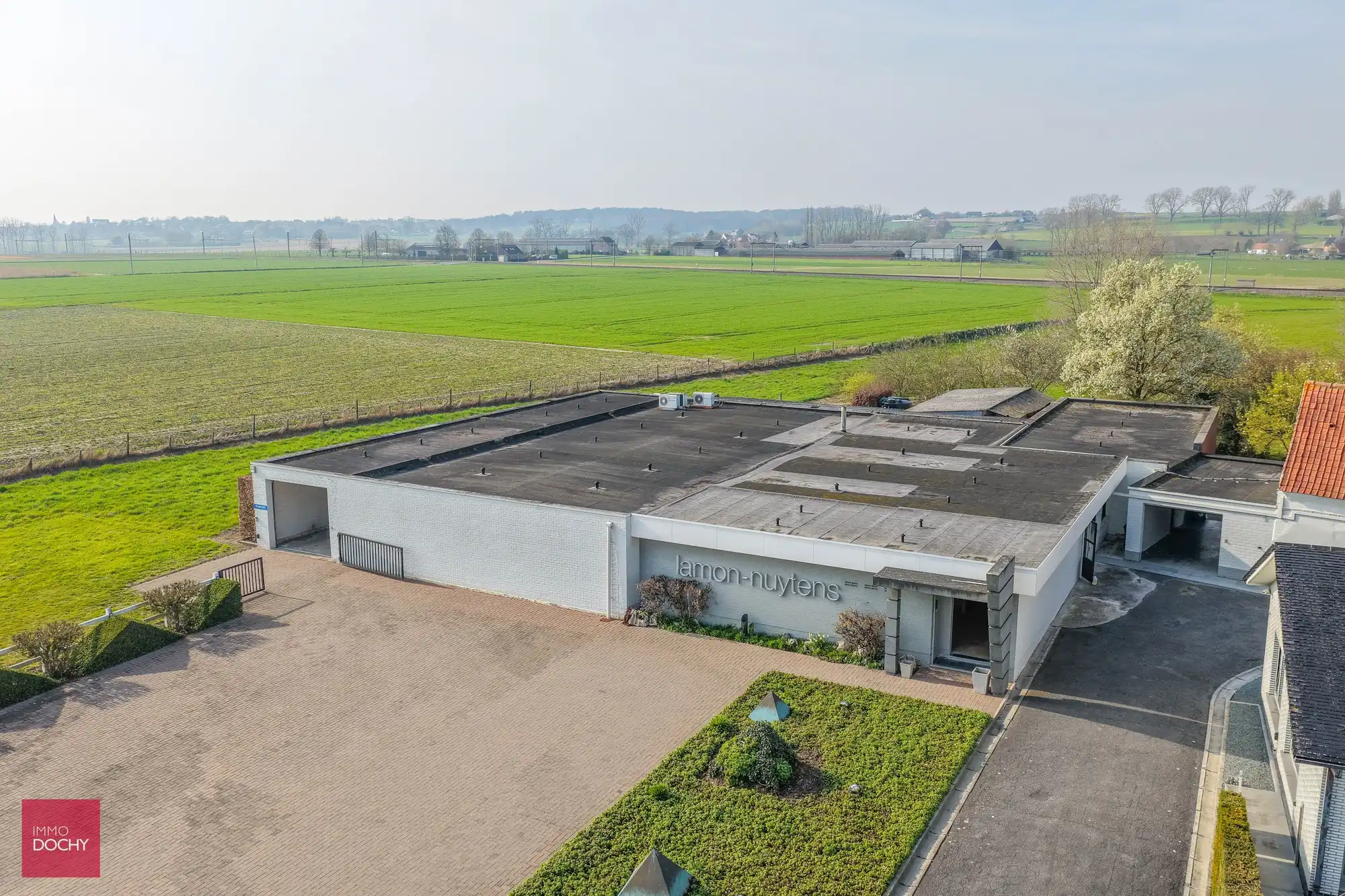 Landelijk en rustig gelegen villa met verschillende gebouwen dienstig voor bedrijvigheid foto 2