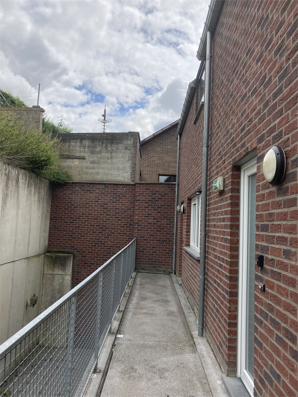 App. centrum Bilzen, rustige ligging, 2 slpk, parkeeruimte, terrasje. foto 19
