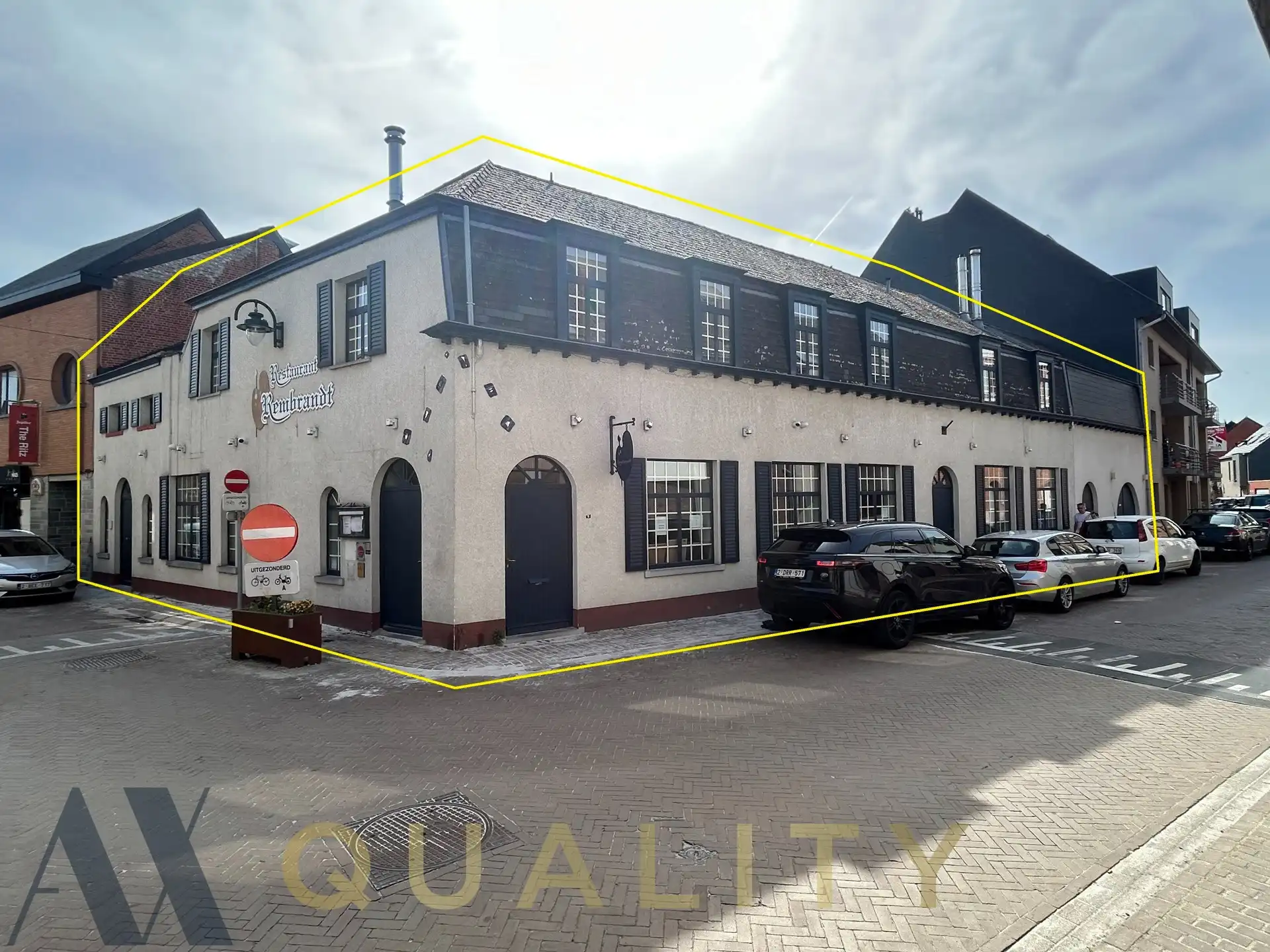 het iconische Restaurant Rembrandt (met woonst) centraal gelegen in het hart van Lebbeke. foto {{pictureIndex}}