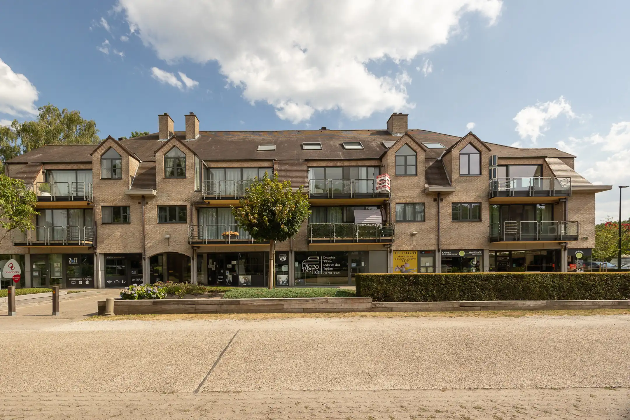 Lichtrijk en ruim appartement  120 m2 met zicht op groen foto 2