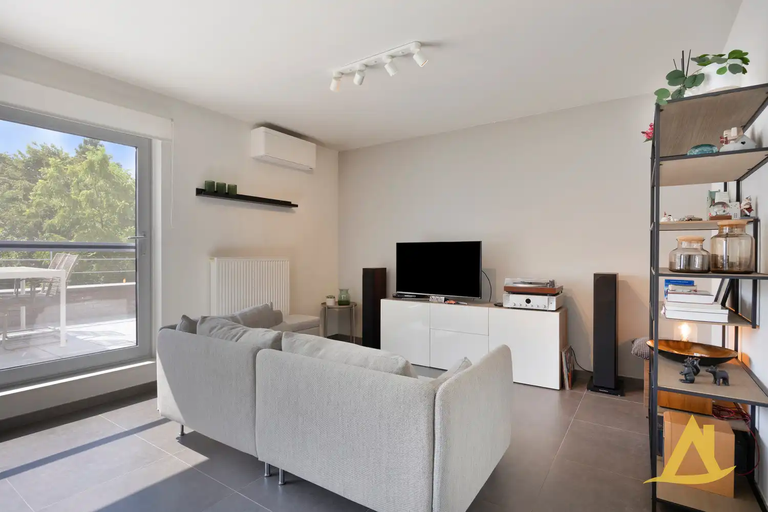 ENERGIEZUINIG APPARTEMENT MET AUTOSTAANPLAATS TE DIEST! foto 7