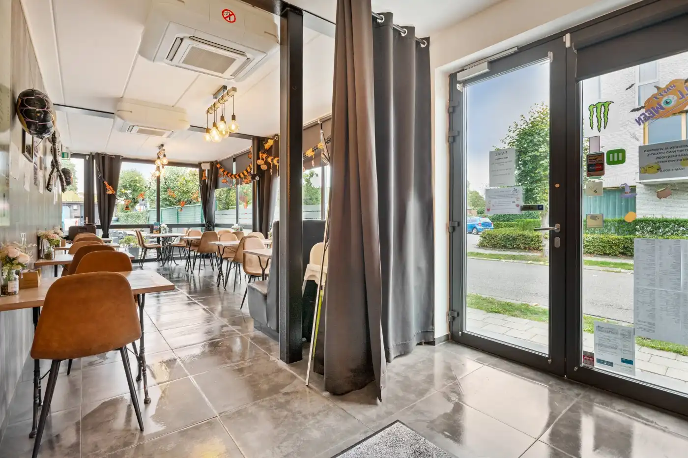 Centraal gelegen opbrengsteigendom met handelsgelijkvloers en app. op de 1e verd. foto 2