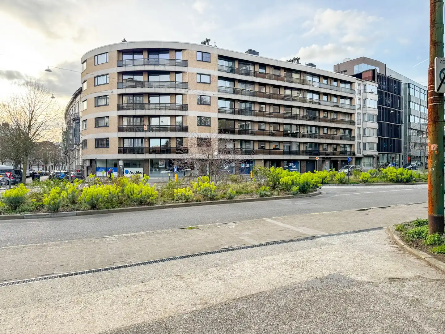 Ruim 2slp appartement rechtover het Citadelpark foto {{pictureIndex}}