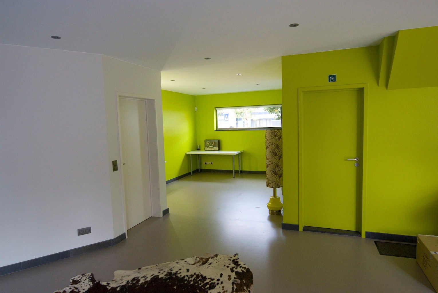 Handelsgelijkvloers met polyvalente ruimte, garage, terras, keuken en badkamer te koop in Klemskerke (De Haan) foto 6