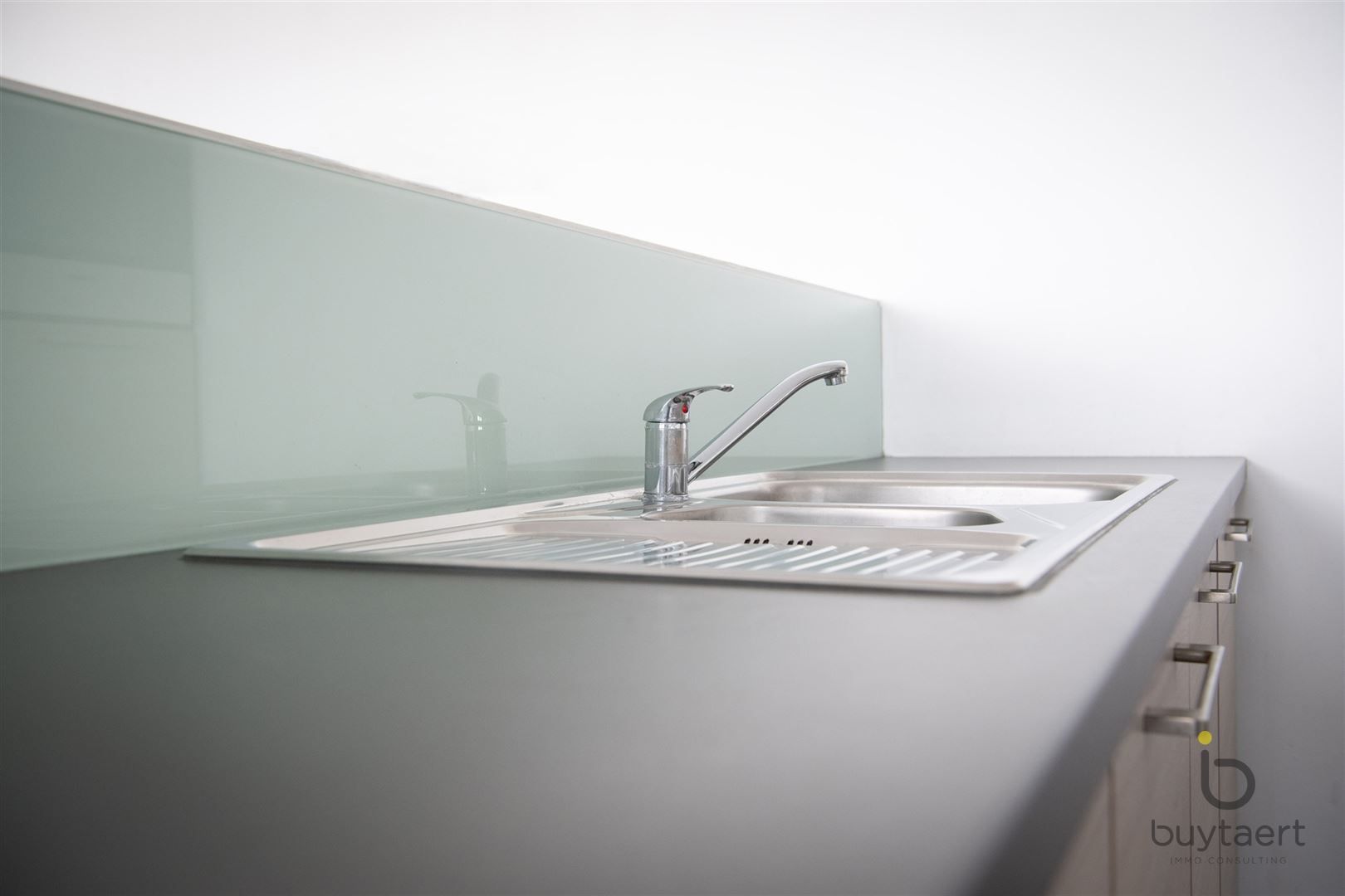 Lichtrijk hoekappartement met prachtig vergezicht over de stad + P foto 8