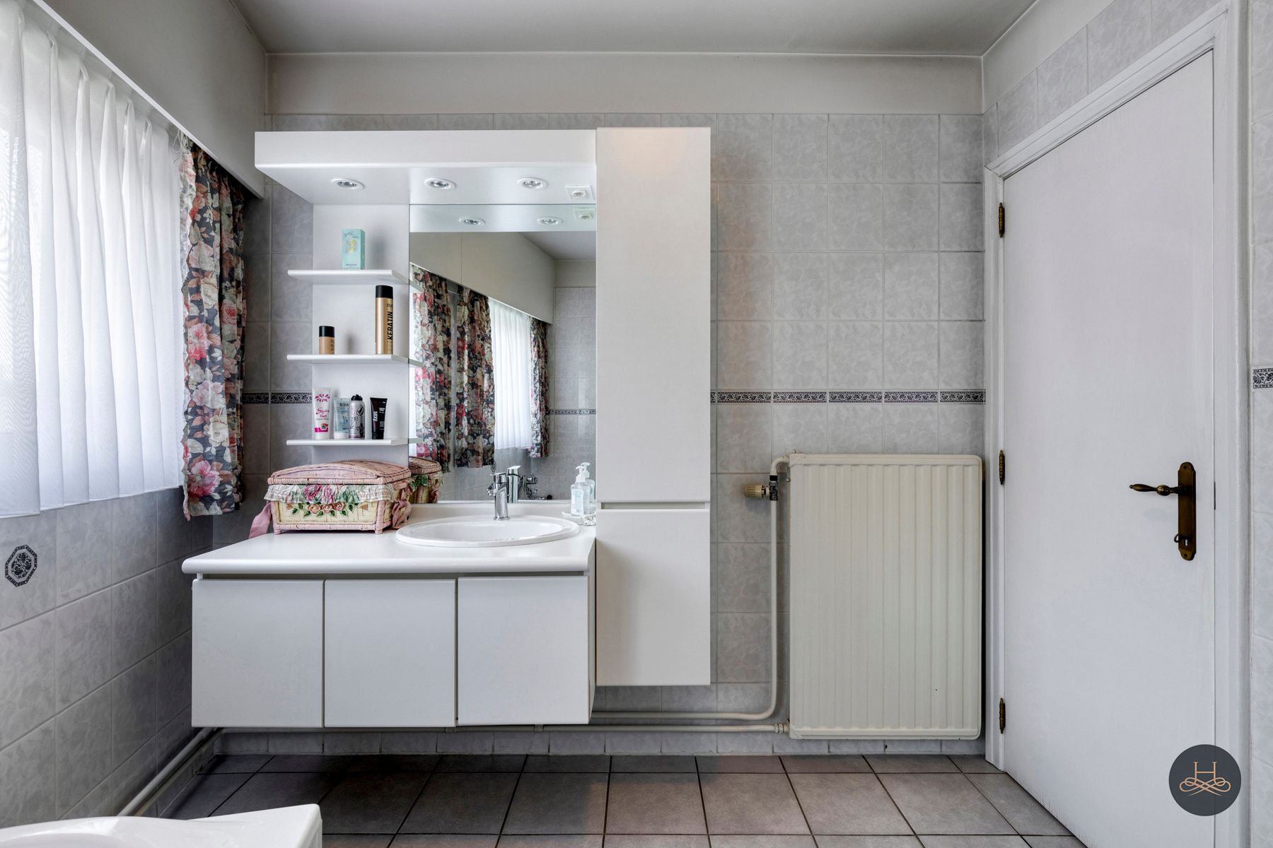 Handelspand met groot appartement in het centrum foto 22