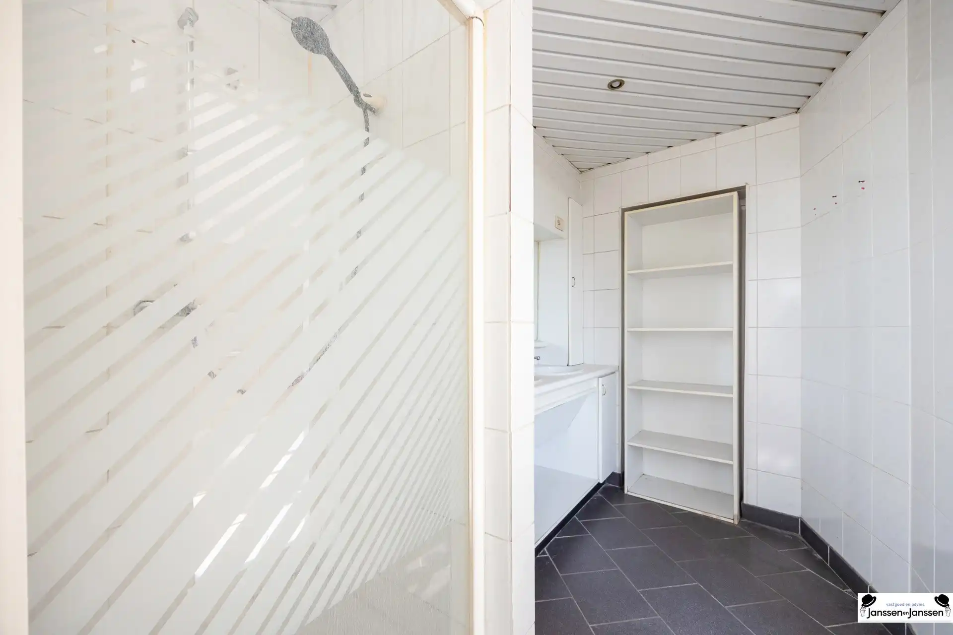 Te koop: Opbrengsteigendom op centrale locatie in Merksem! foto 13