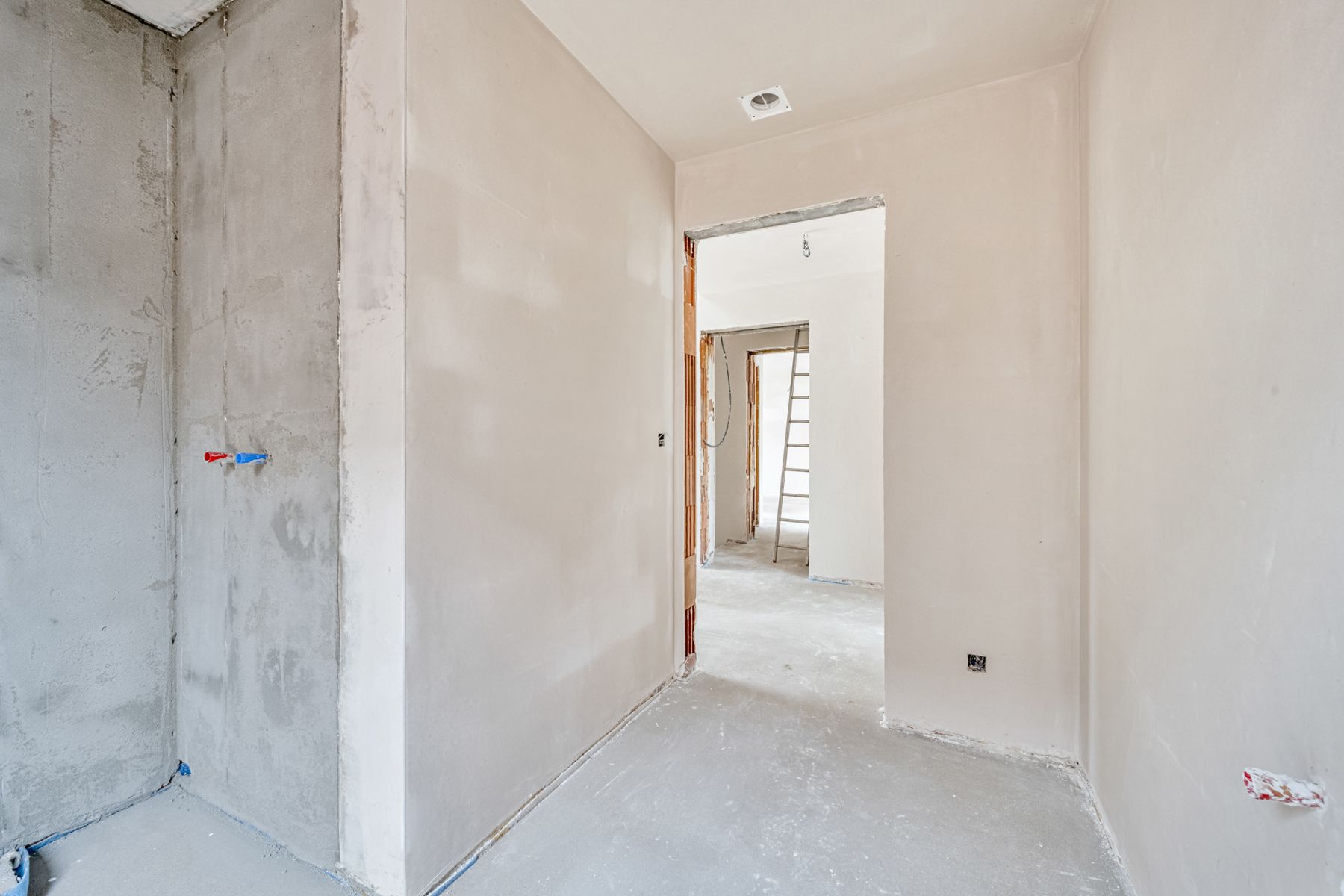 Riante eigendom met 4 slaapkamers en 2 badkamers foto 14