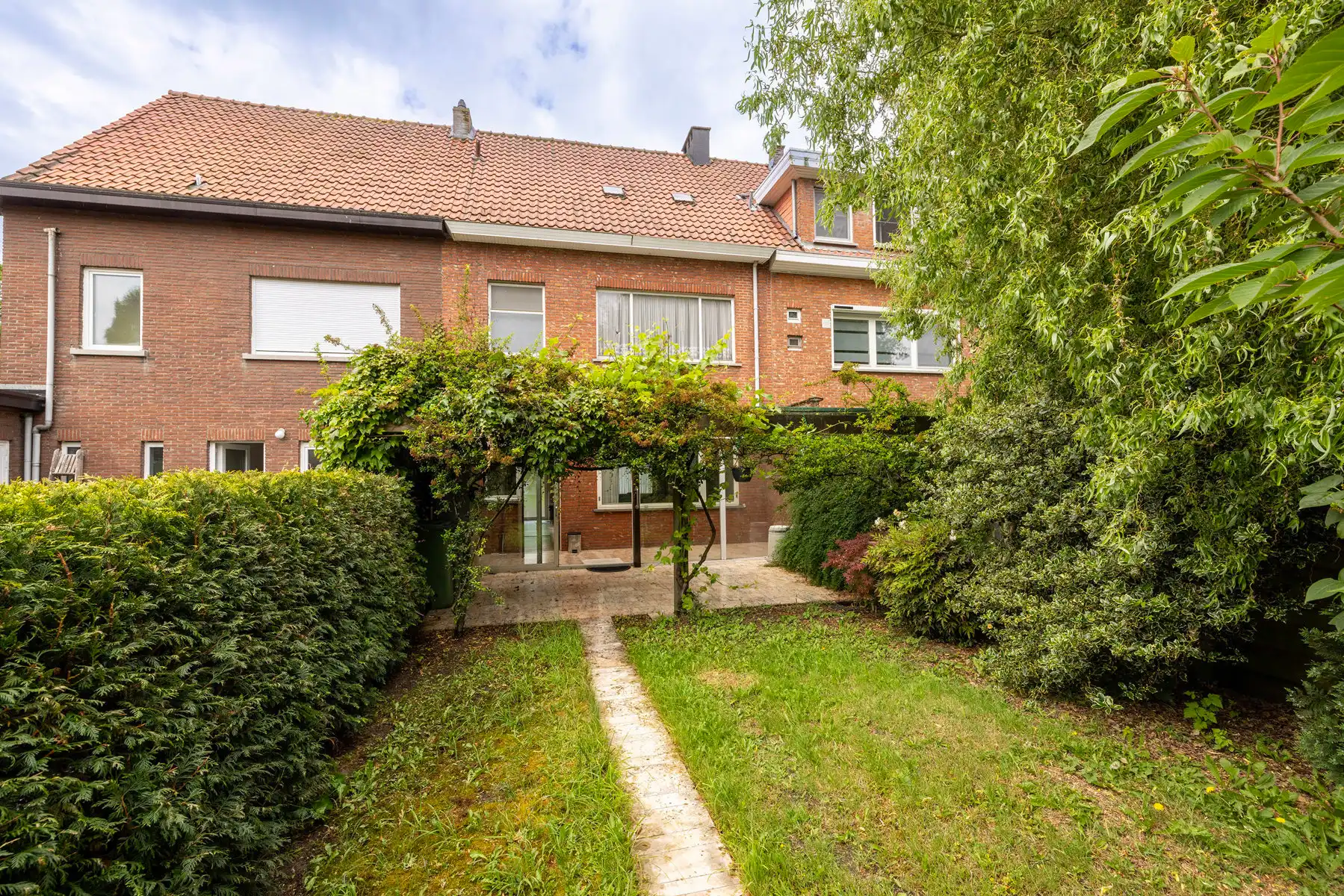 Gezinswoning met 4 ruime slaapkamers en tuin in Ekeren foto 3