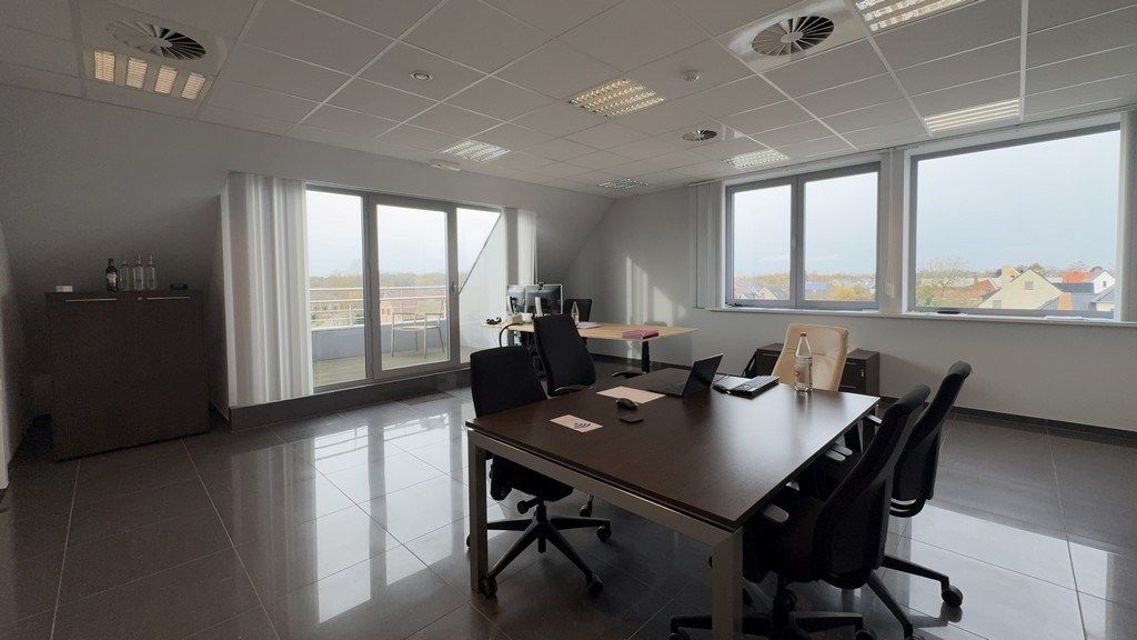 Ingedeelde kantoorruimte te huur in Brugstraat in Aalter foto 3