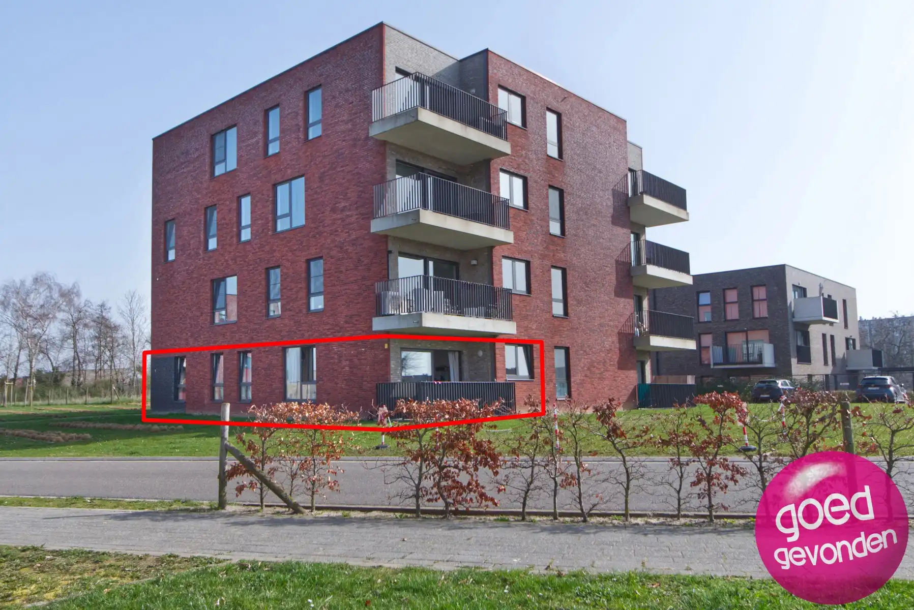 APP - 2 SLK - TERRAS - PARKING - GELIJKVLOERS foto {{pictureIndex}}