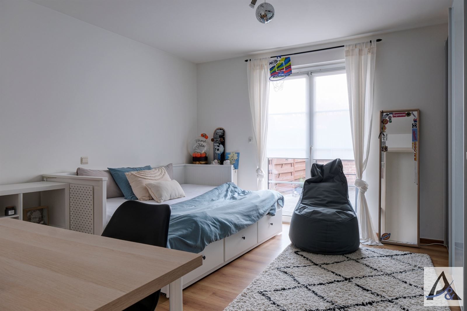 Ruim Gelijkvloers Appartement van 107 m² met twee autostaanplaatsen foto 14