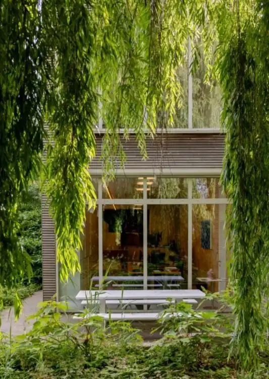 HIGH-END KANTOOR TUSSEN BRUSSEL EN GENT foto {{pictureIndex}}