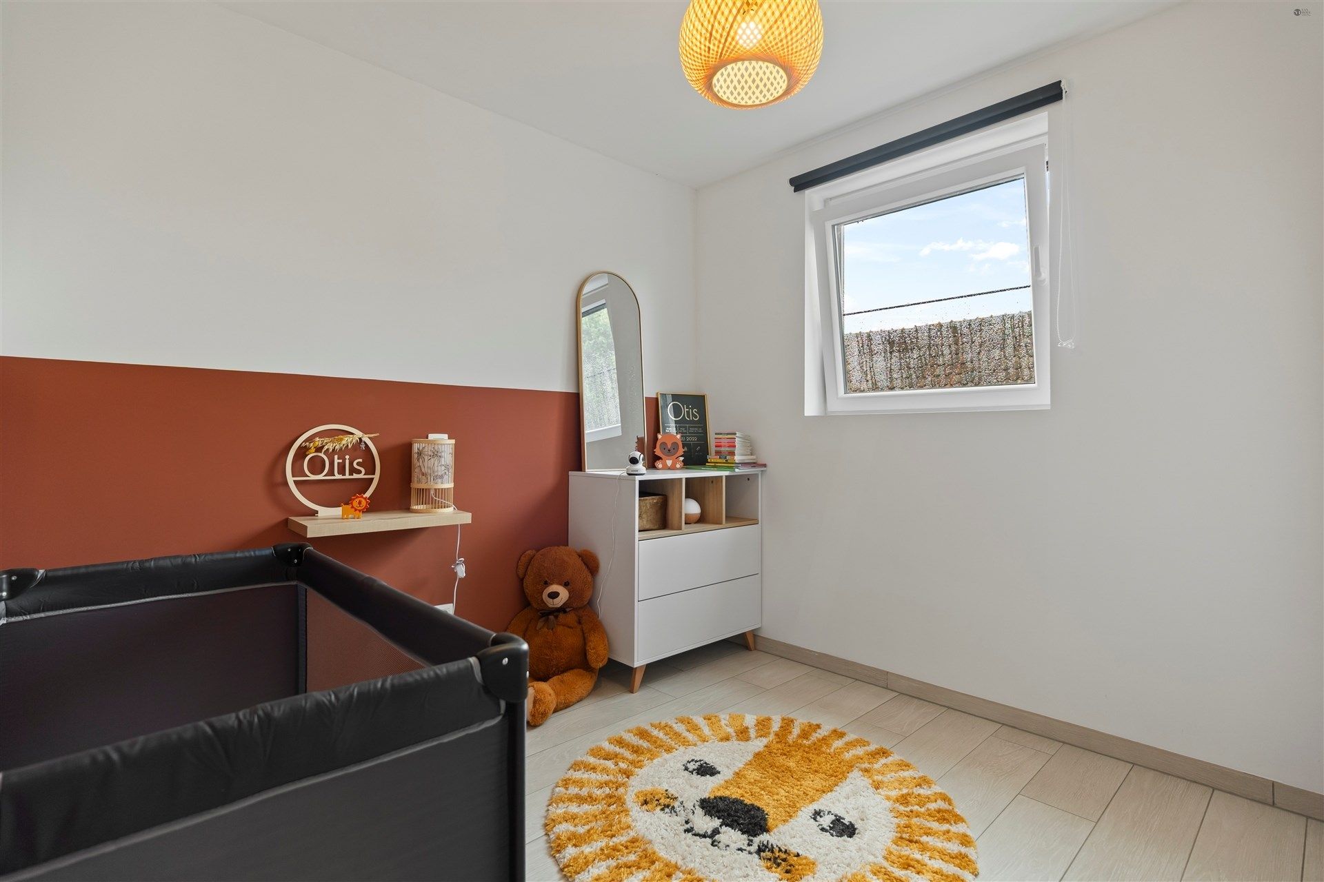 Recente woning, 5 slaapkamers, met garage en staanplaats. foto 14