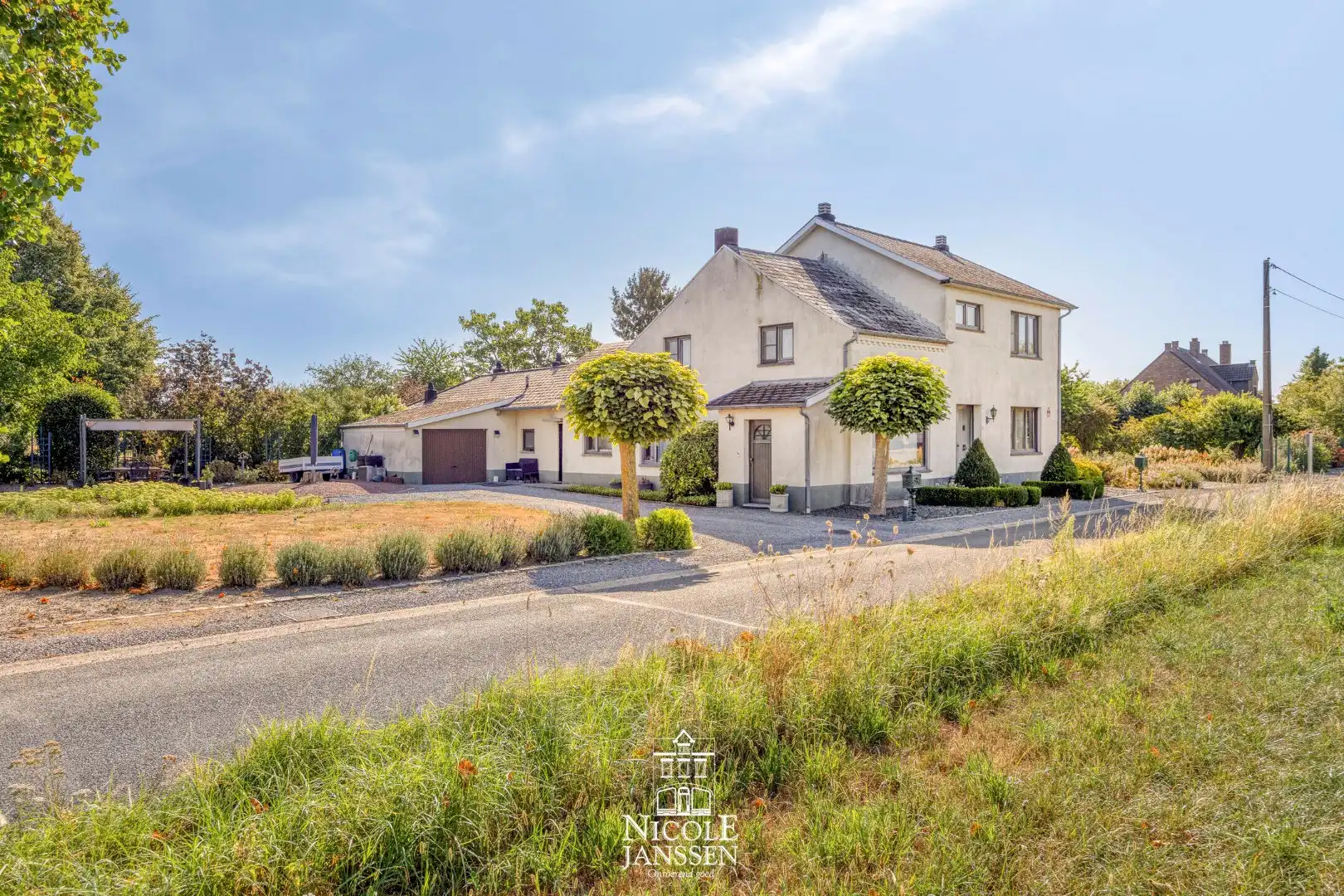 Ruime woning in landelijke omgeving foto 39