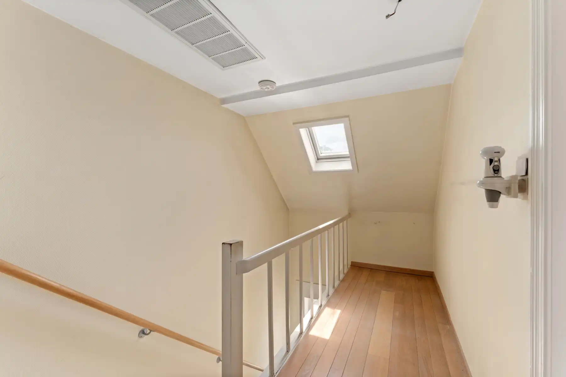 Ruime polyvalente woning met bureel en dubbele garage foto 17