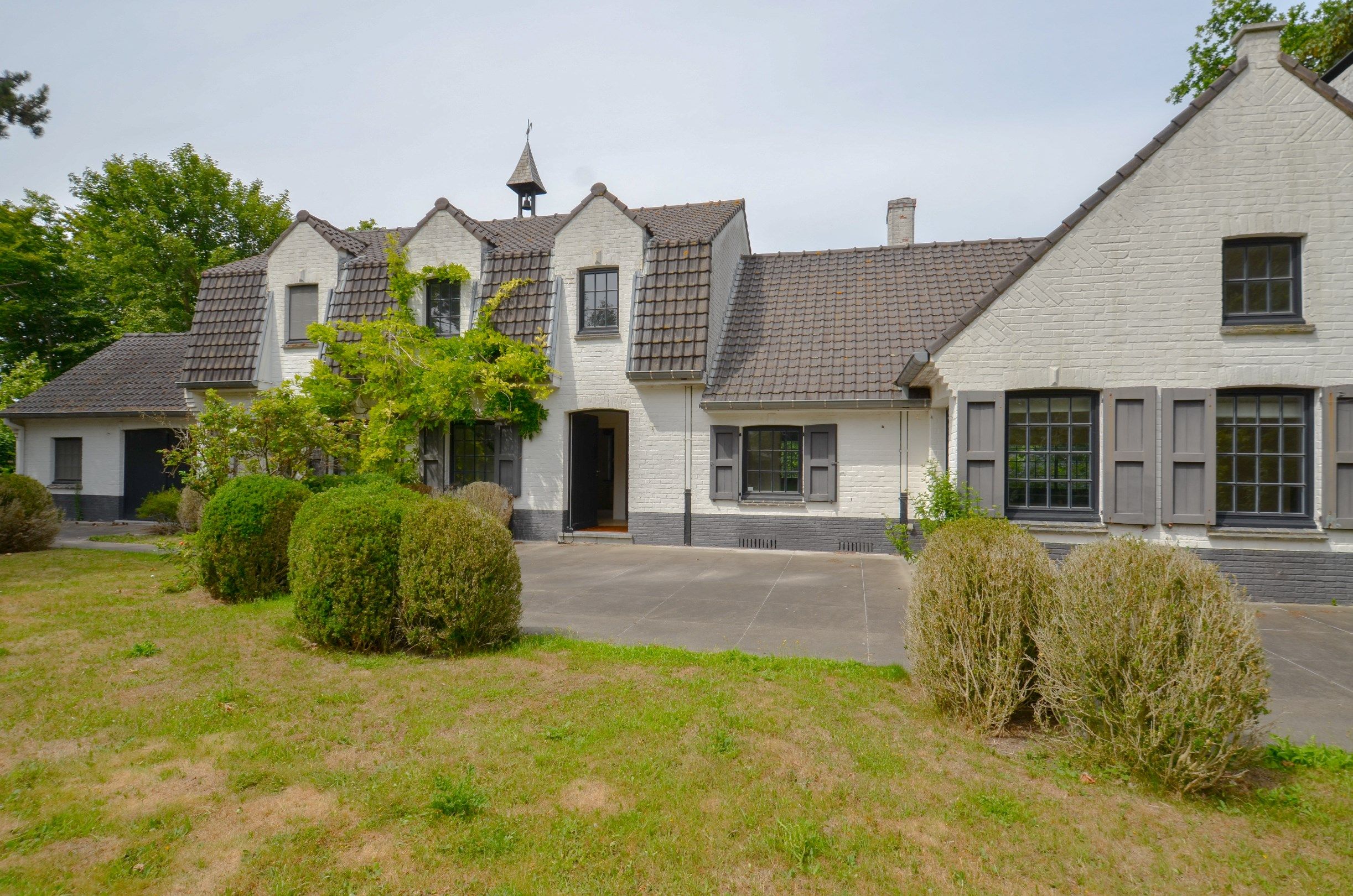 Exclusieve villa ,rustig gelegen op een perceel van 1628 m² nabij de Royal Zoute Tennis Club. foto 2