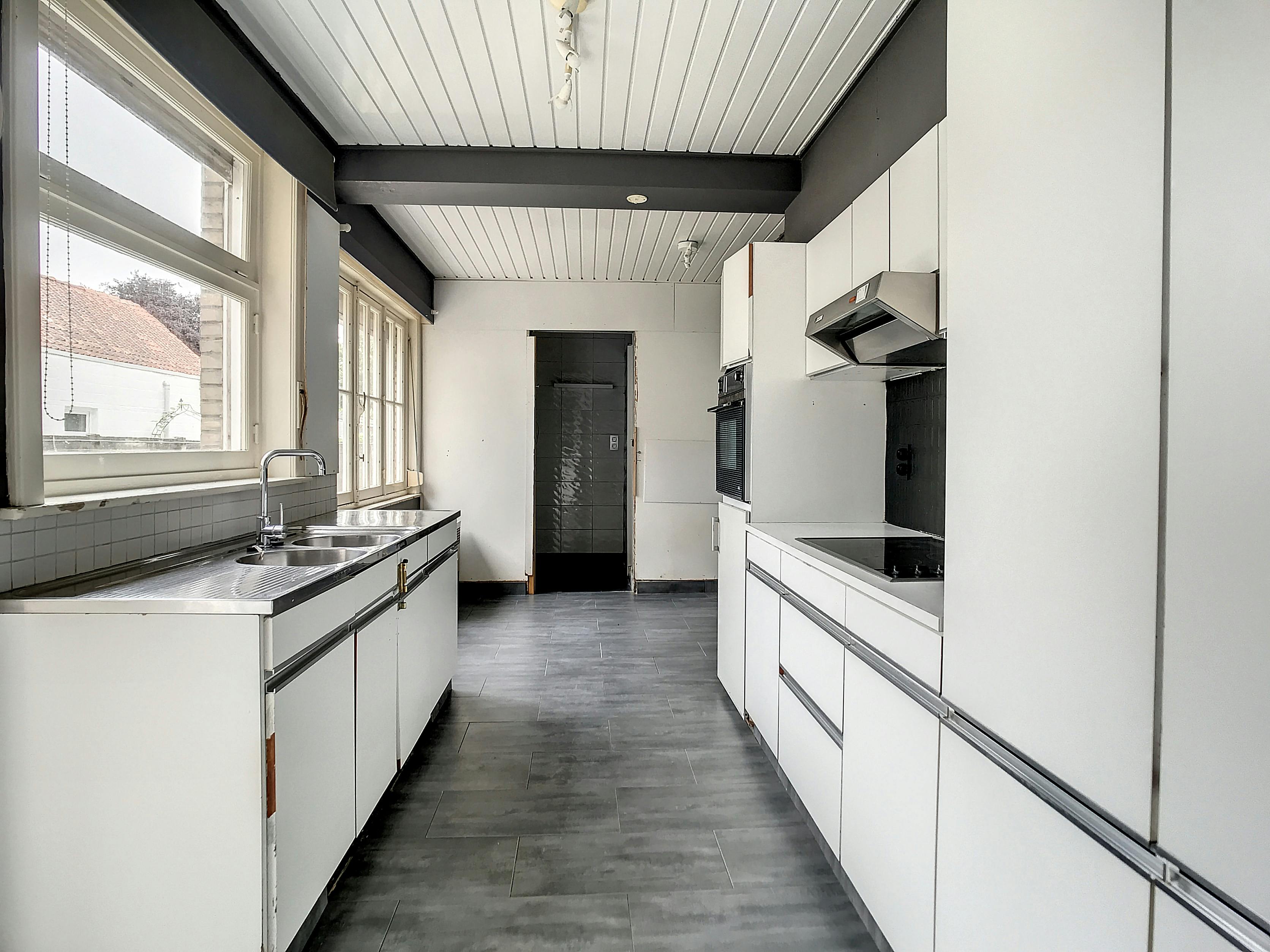 Totaal te renoveren huis vlakbij het centrum in De Panne foto 5