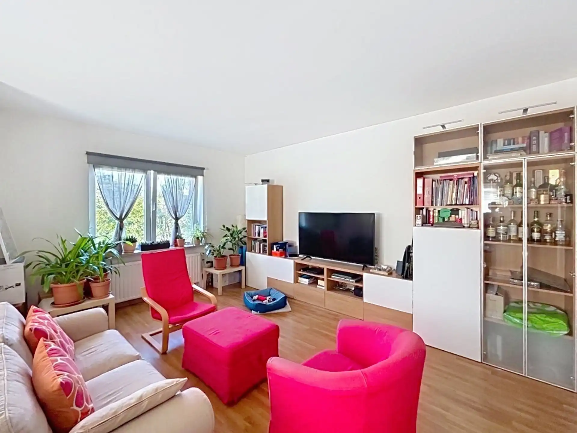 Appartement met 2 slaapkamers in een woonwijk! foto 4