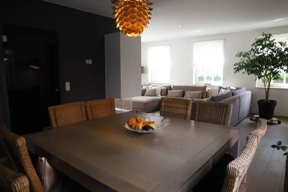 Prachtige halfopen bebouwing met 3 slaapkamers, garage en zuidgerichte tuin. foto 3