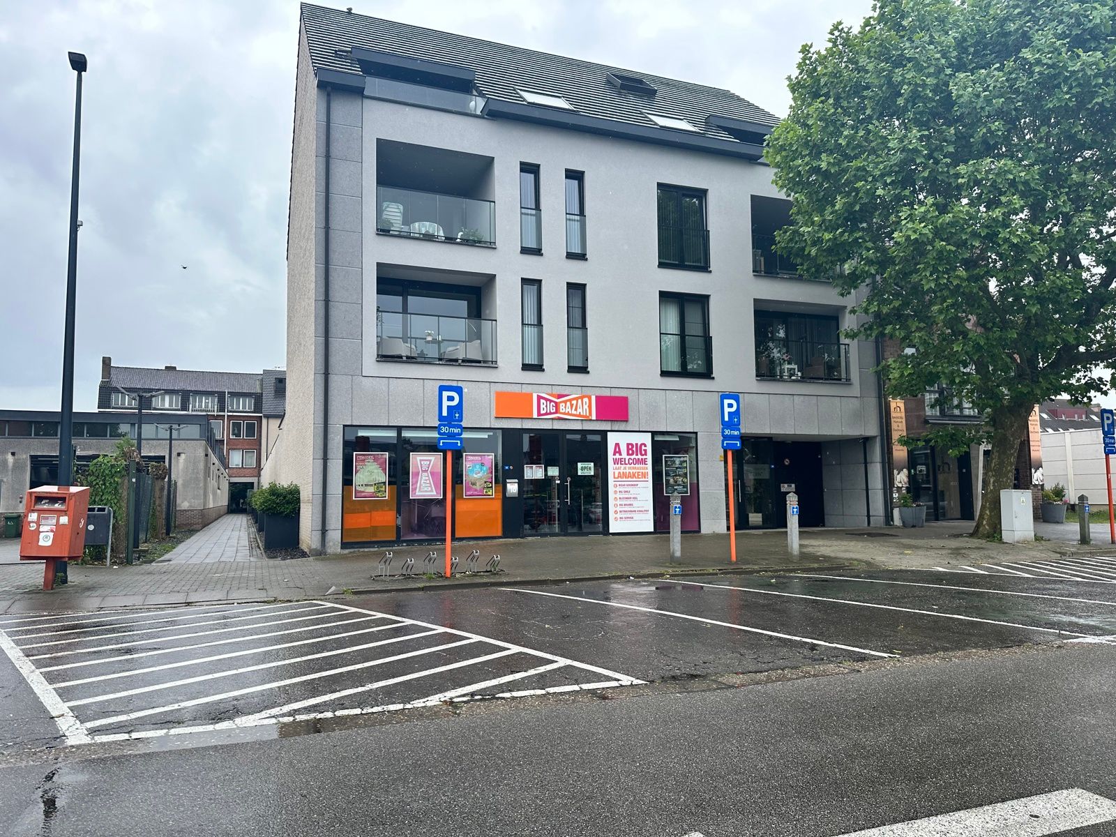 Handelsgelijkvloers te huur – Centrum Lanaken foto 2