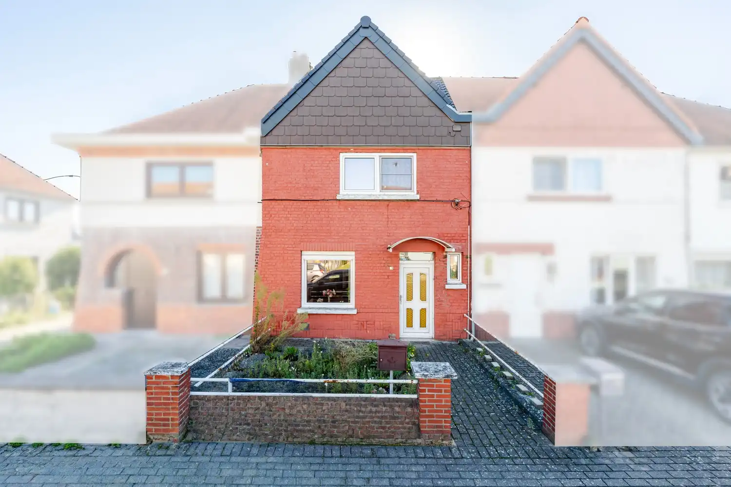 Hoofdfoto van de publicatie: Renovatieproject: Rijwoning met 2 slaapkamers en oostgerichte koer in rustige woonwijk te Sint-Pieters-Leeuw