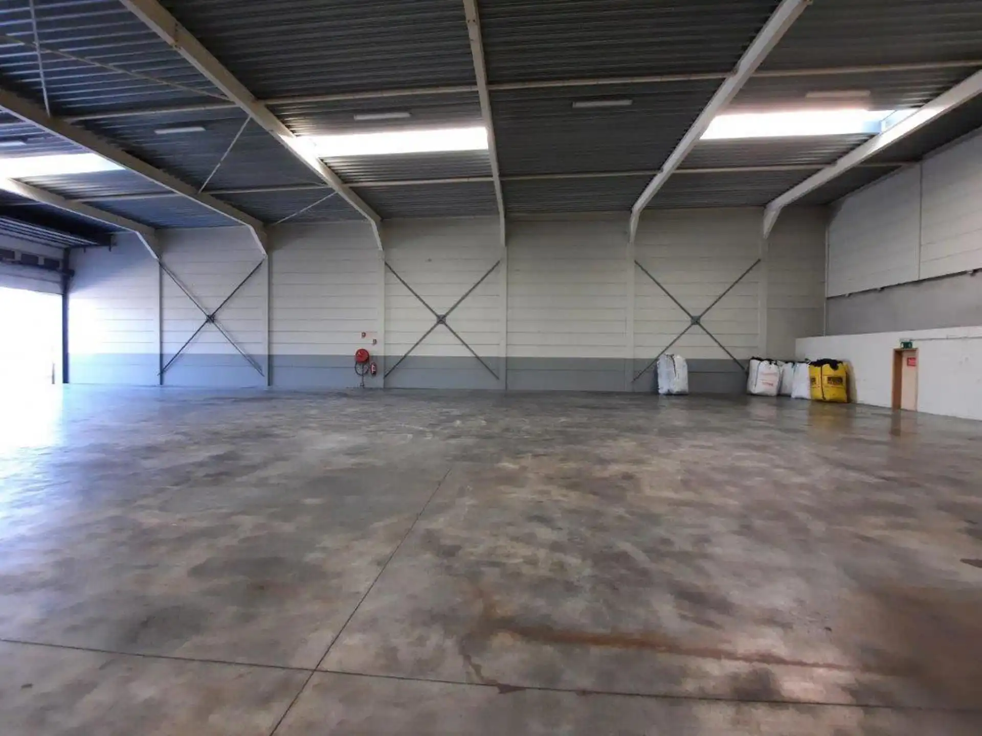 Magazijn H 760 m² met bureel nabij E34 en Waaslandhaven foto 6
