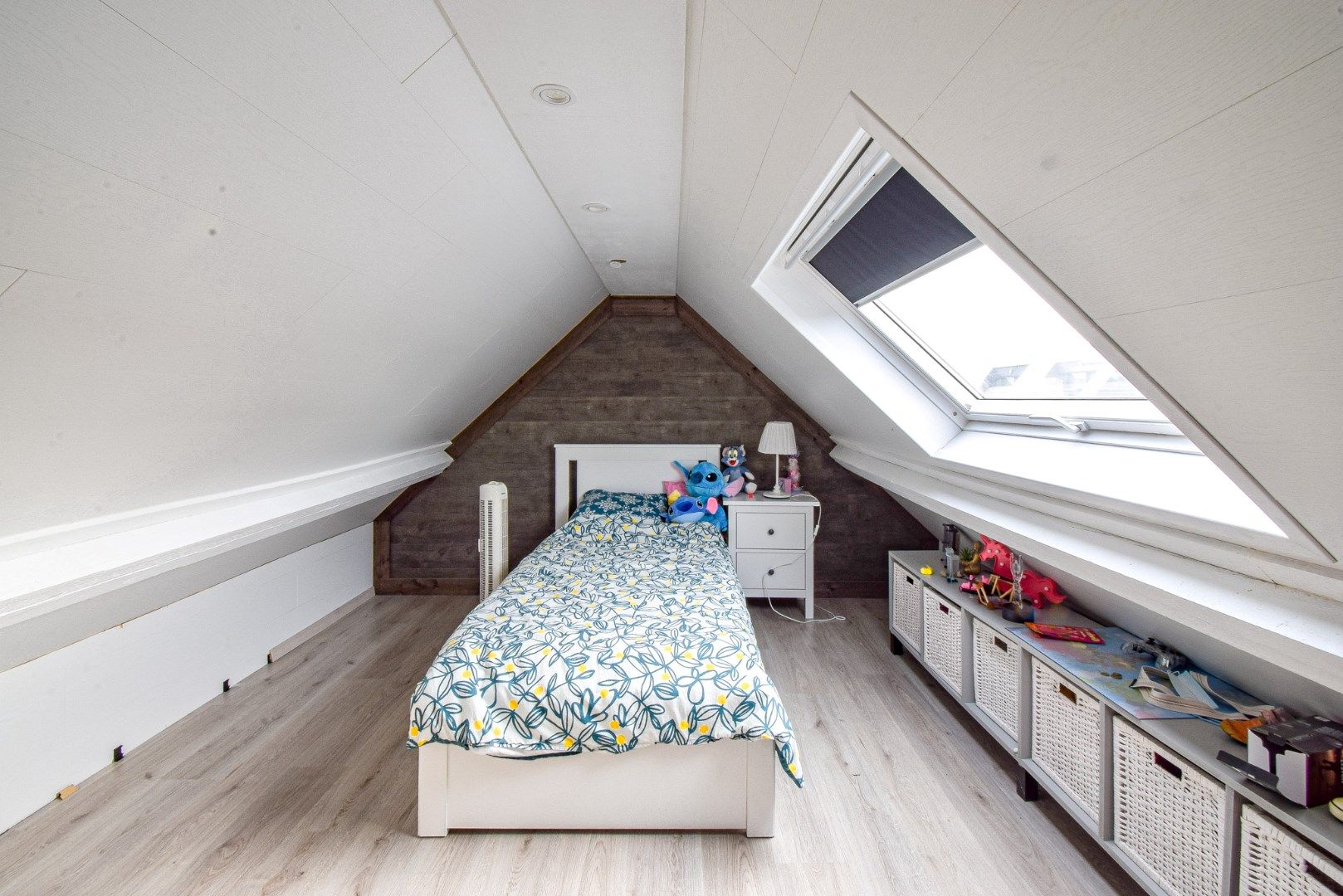 Ruime gezinswoning met 4 slaapkamers, tuin en garage – ideaal renovatieproject te Lombardsijde foto 5