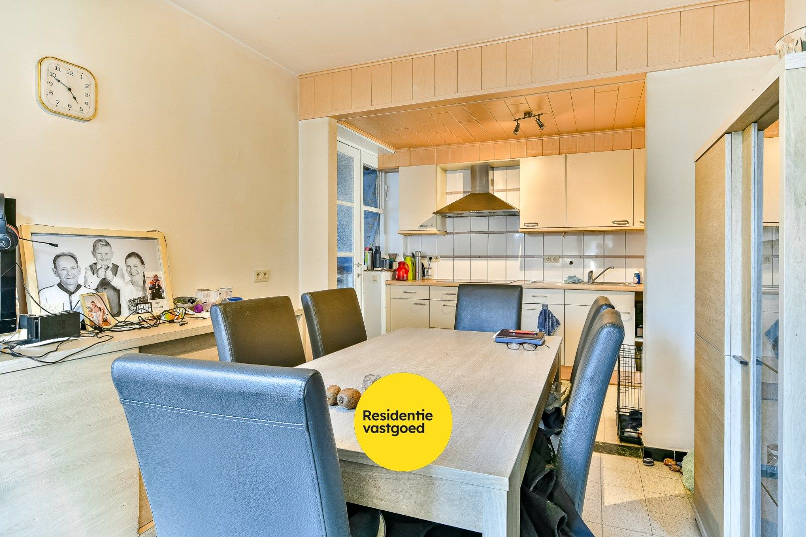 Halfopen woning met drie slaapkamers, tuin en garage foto 8