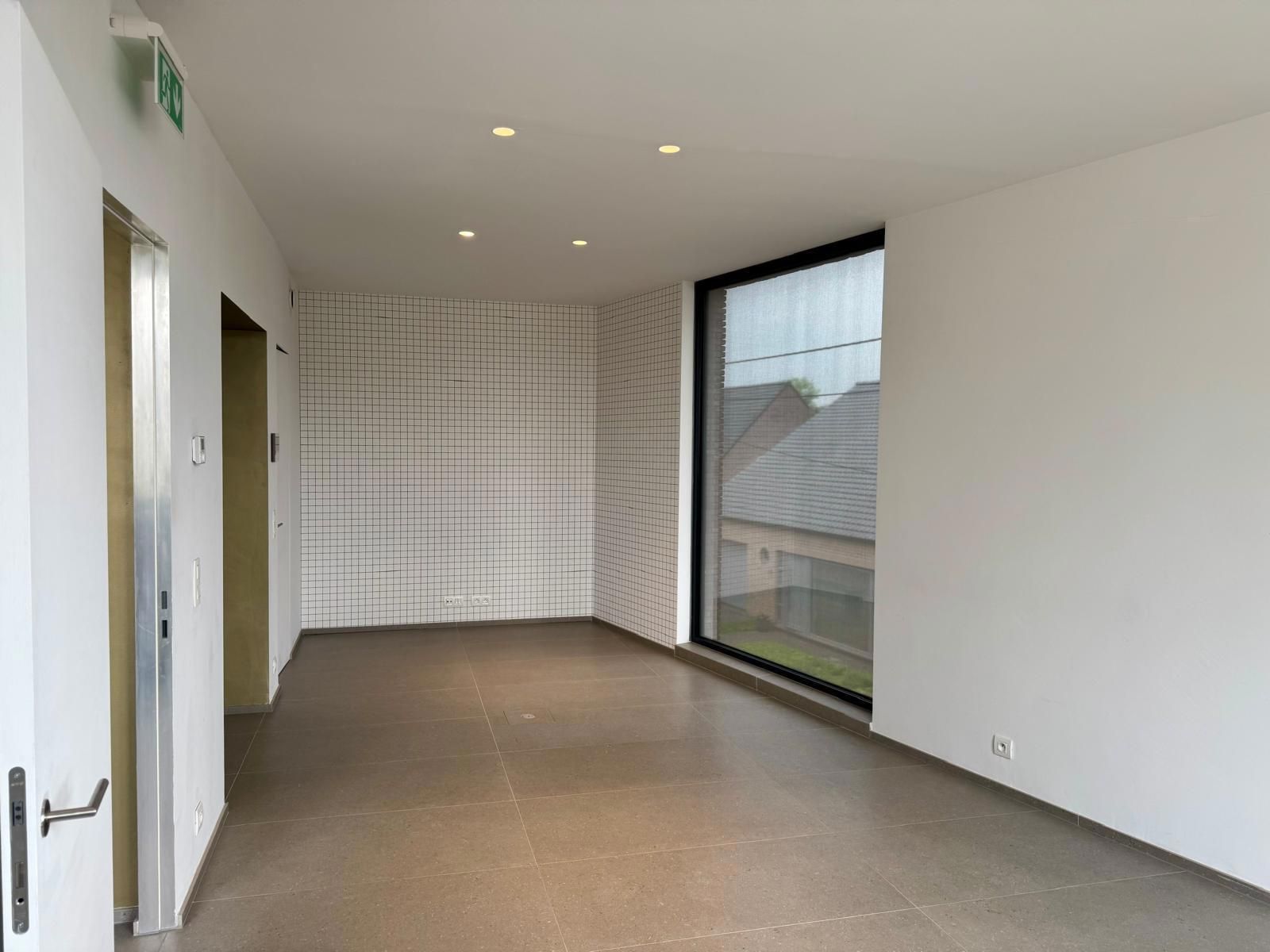 Praktijkruimte / kantoorruimte met lift te huur  foto {{pictureIndex}}