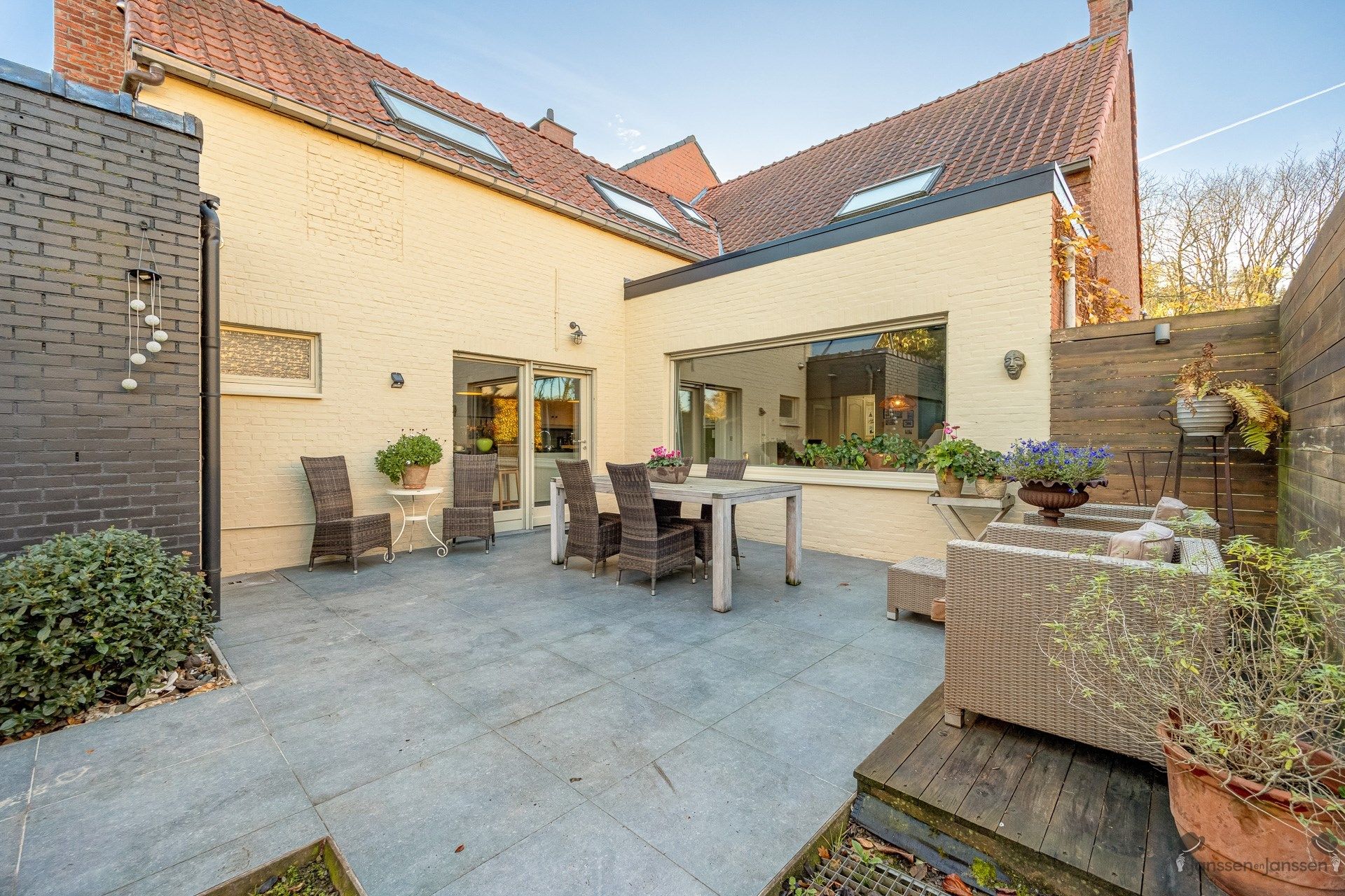 Charmante halfopen woning met 3 slaapkamers foto 3