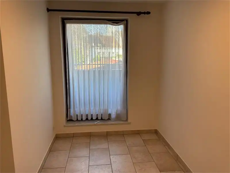 Ruim en lichtrijk appartement met 2 slaapkamers te huur in centrum Izegem foto 8