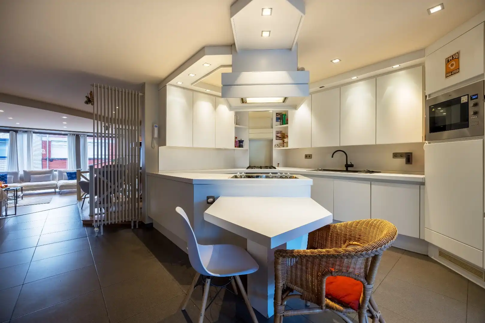 Prachtige woning met dubbele garage en tuin  foto 7