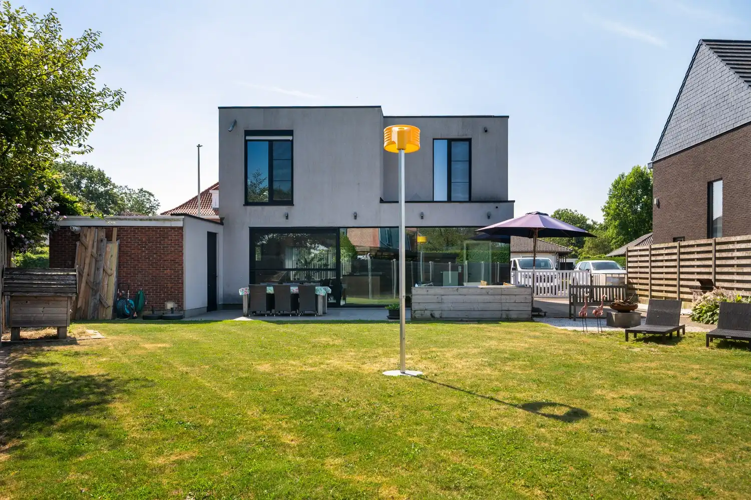 Instapklare, gerenoveerde woning met garage op toplocatie in Broechem! foto 2