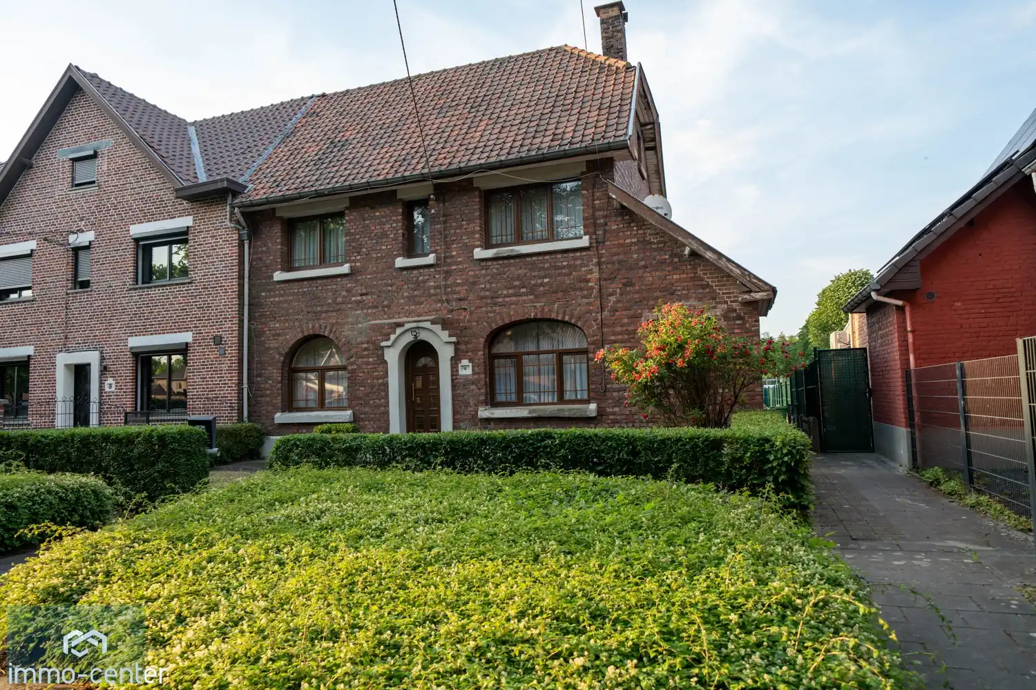Hoofdfoto van de publicatie: 🏡 Gezinswoning met karakter in het hart van Waterschei – 3 slaapkamers, 2 garages & een royale tuin!