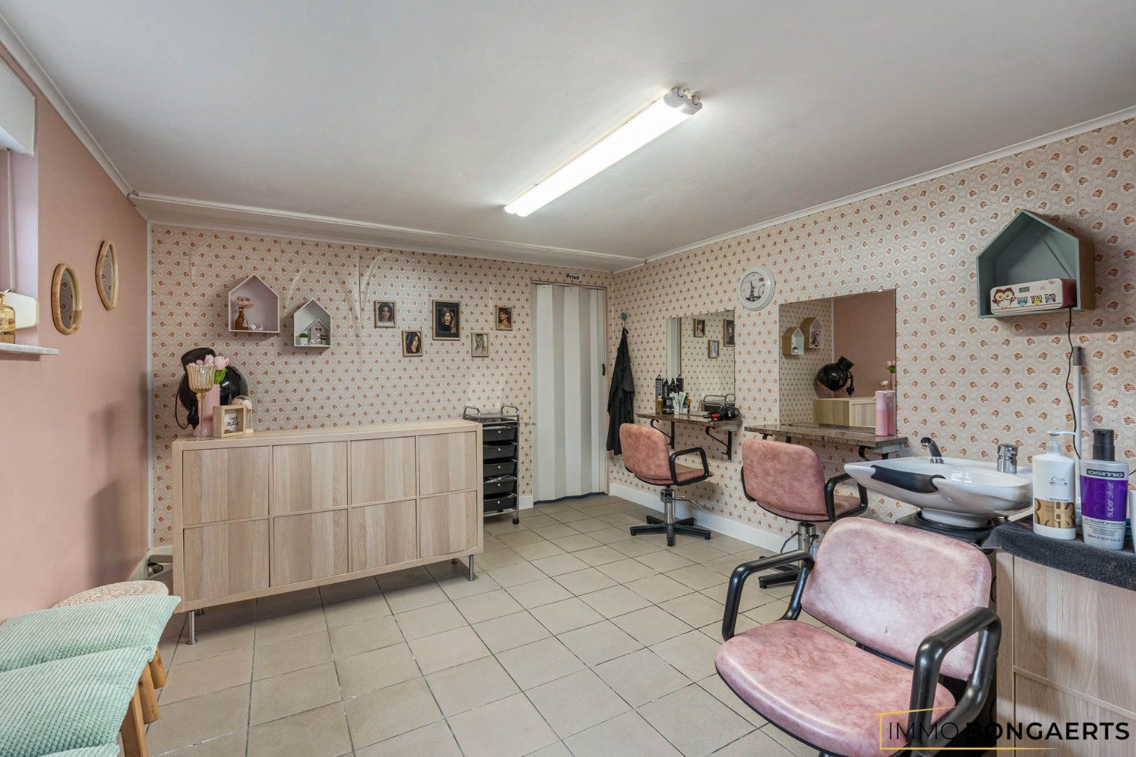 Instapklare woning met 4 slaapkamers en zwembad foto 23