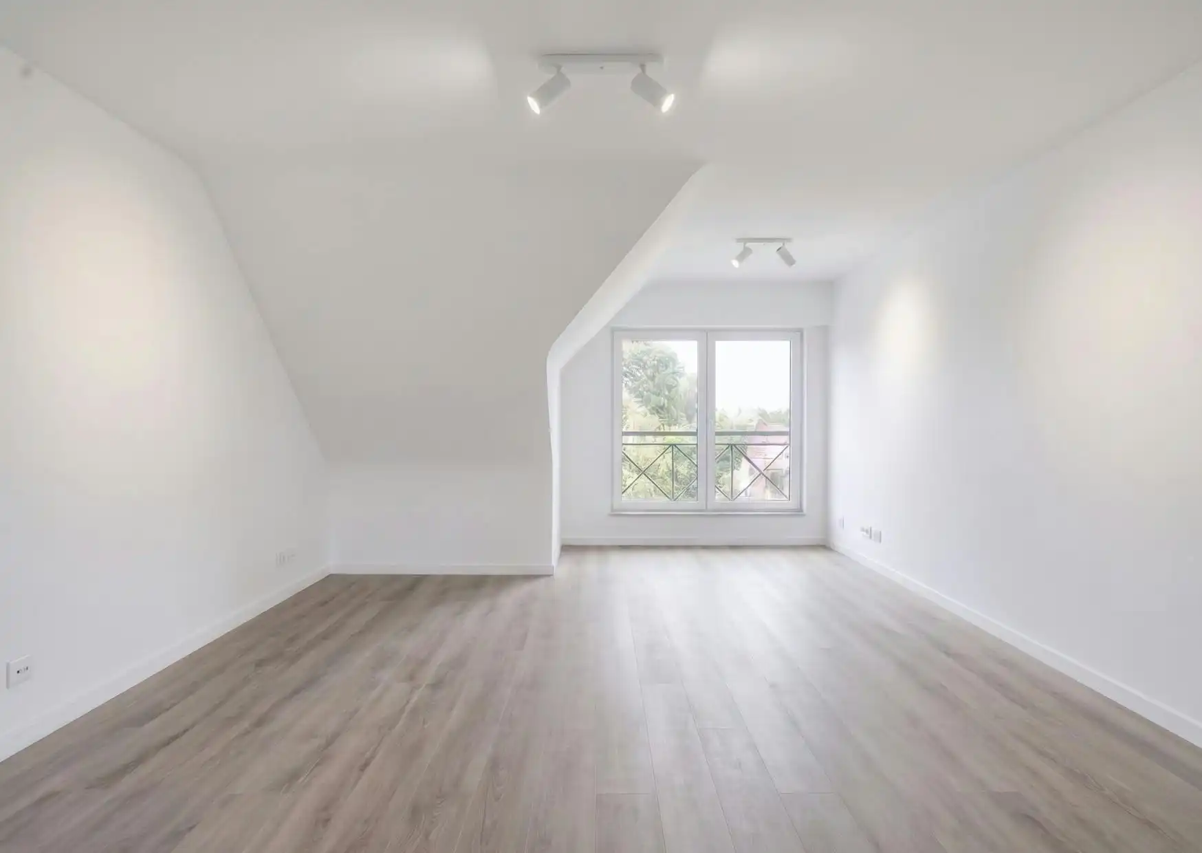 Gerenoveerd dakappartement met 1 slaapkamer in Wuustwezel foto 5