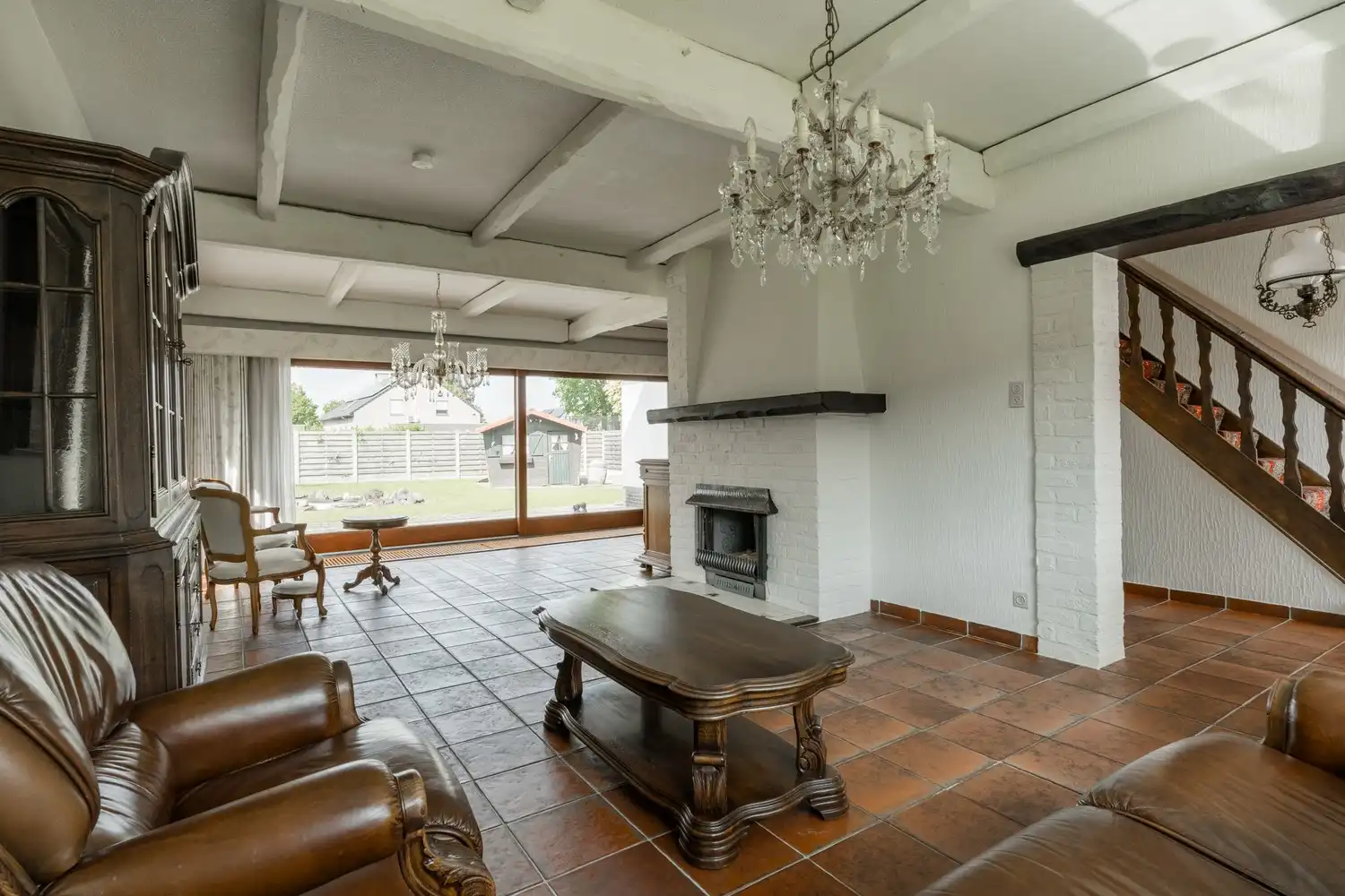Charmante op te frissen woning van 187 m² op een toplocatie in Pelt! foto 8