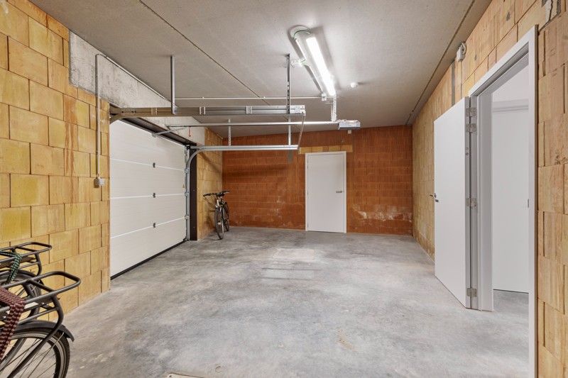 Luxueus appartement met ruime garage in hartje Sint-Baafs-Vijve TE HUUR! foto 30