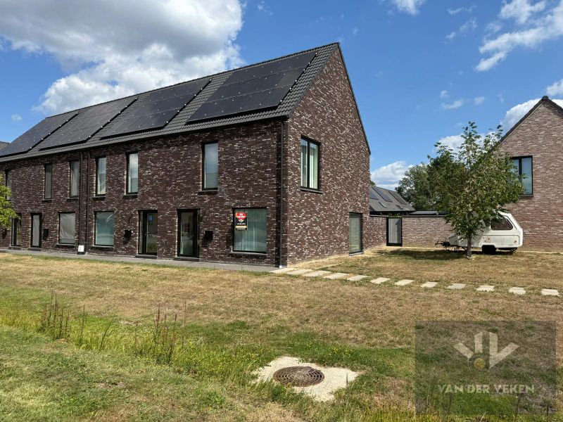ZEER RECENTE, BIJNA ENERGIENEUTRALE WONING IN GODSHEIDE foto 2