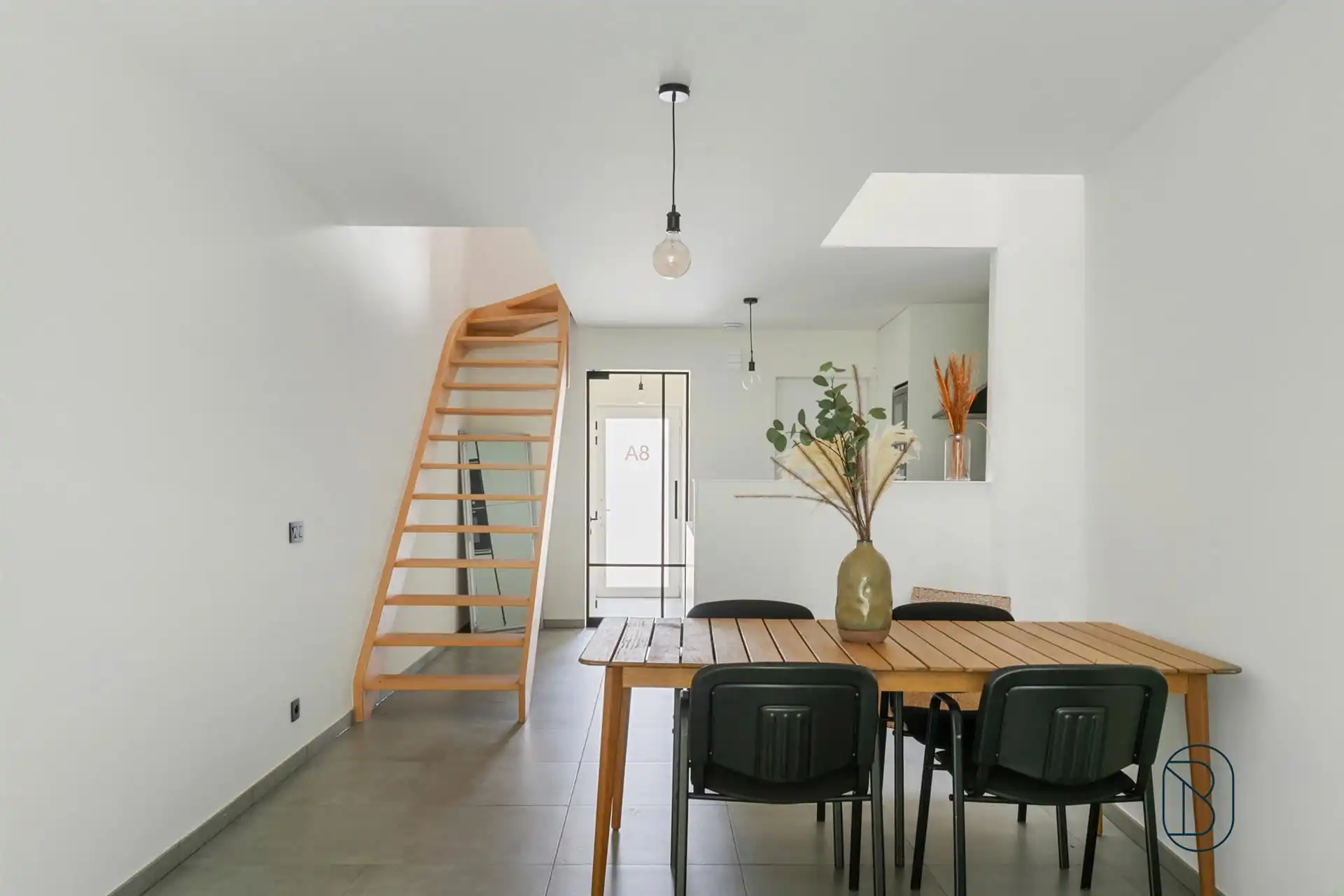 Mooie nieuwbouwwoning met 3 slk en 2 badkamers, + tuin foto 2