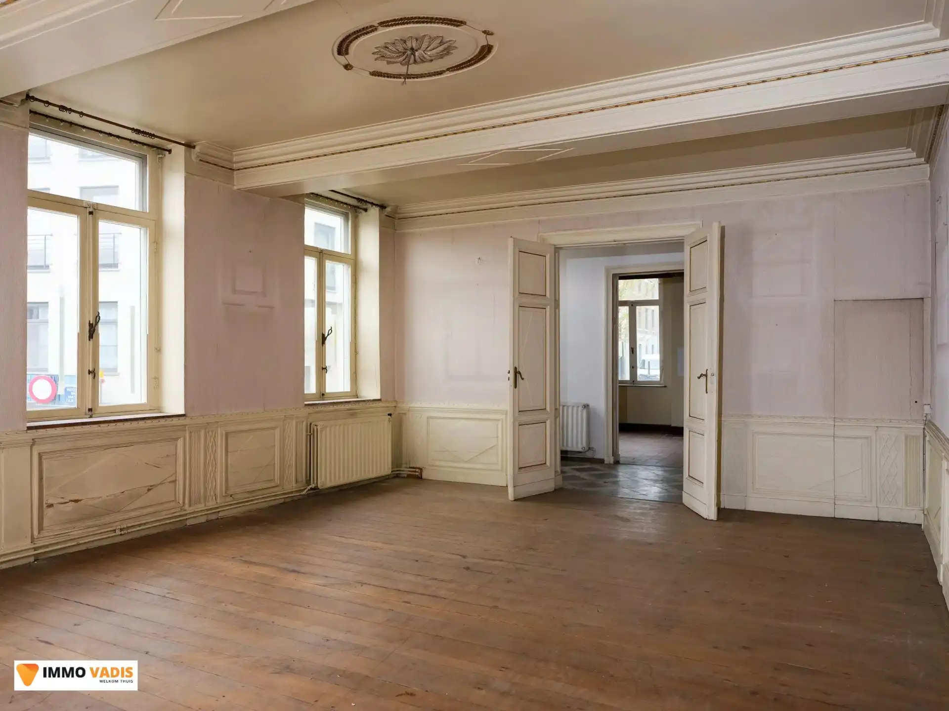 Statige stadswoning met authentieke charme en stadstuin foto 3