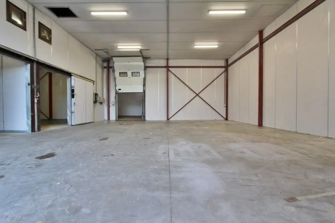 Ruime stockageruimte met frigoloodsen foto 9